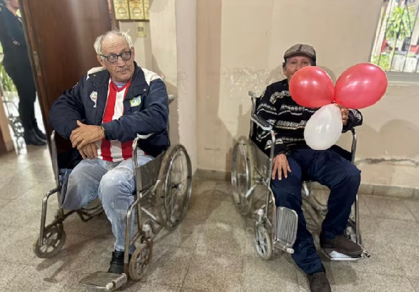 Video viral de abuelos luqueños apoyando a la Selección Paraguaya