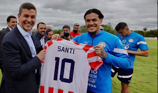 Peña oficializa viaje a EE.UU y estará para el debut de la Albirroja