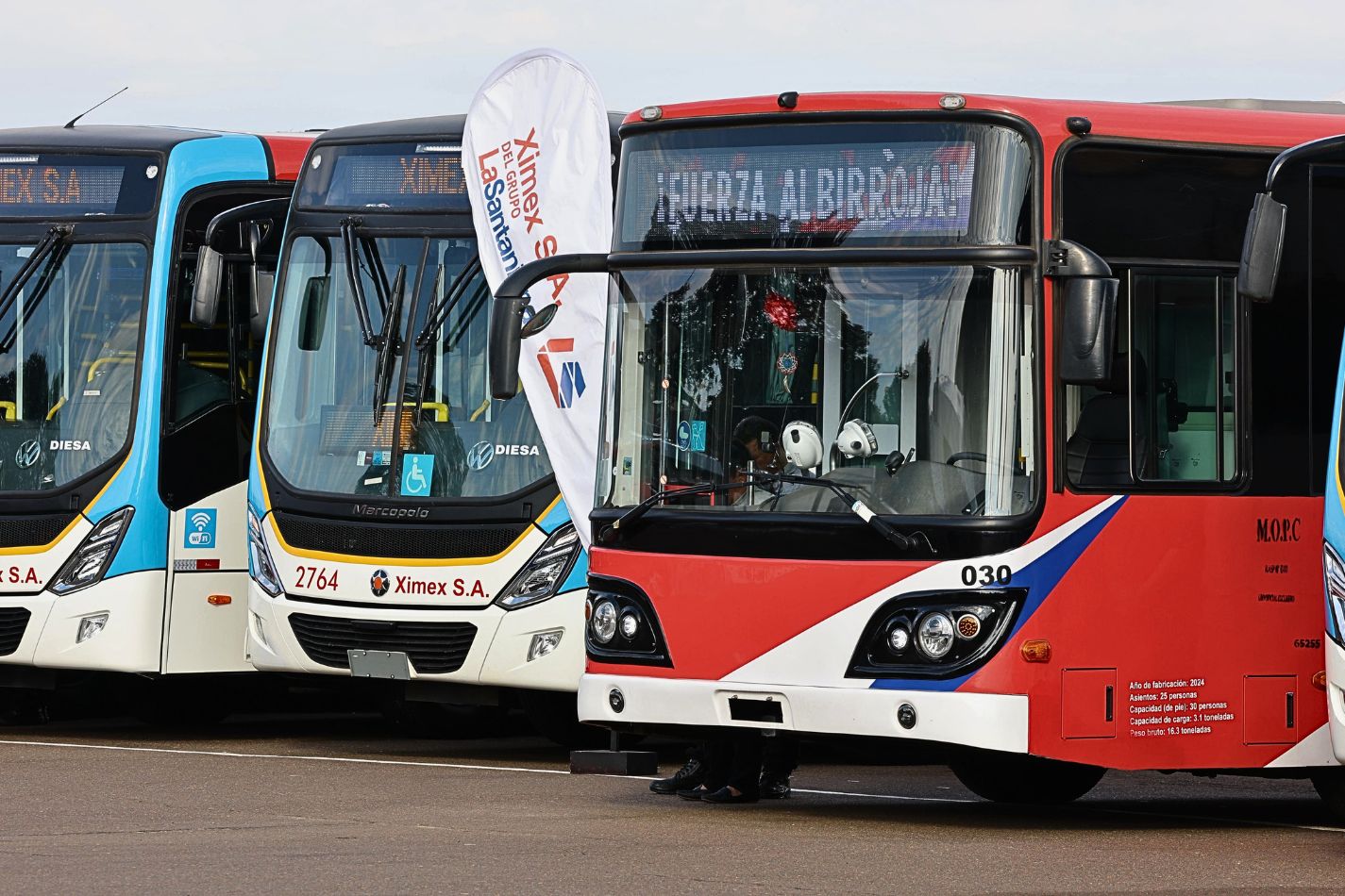 MOPC presentó 90 buses para ampliar la flota del transporte