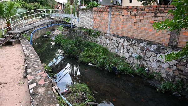 Vecinos de Las Mercedes reclaman obras de desagüe paralizadas