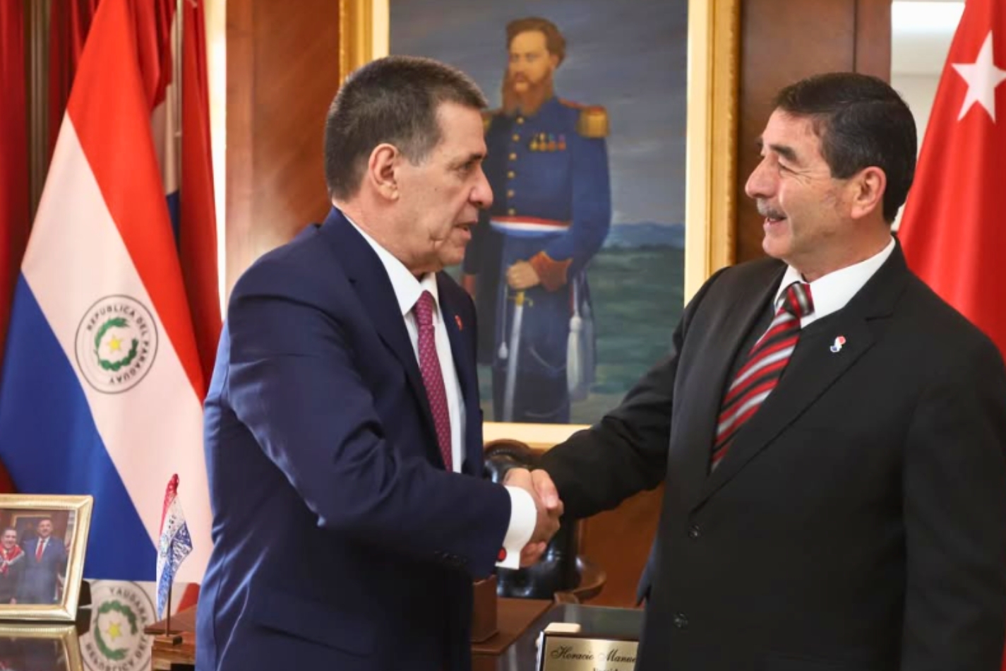 Carlos Núñez Agüero sella polémico “abrazo republicano” con Horacio Cartes