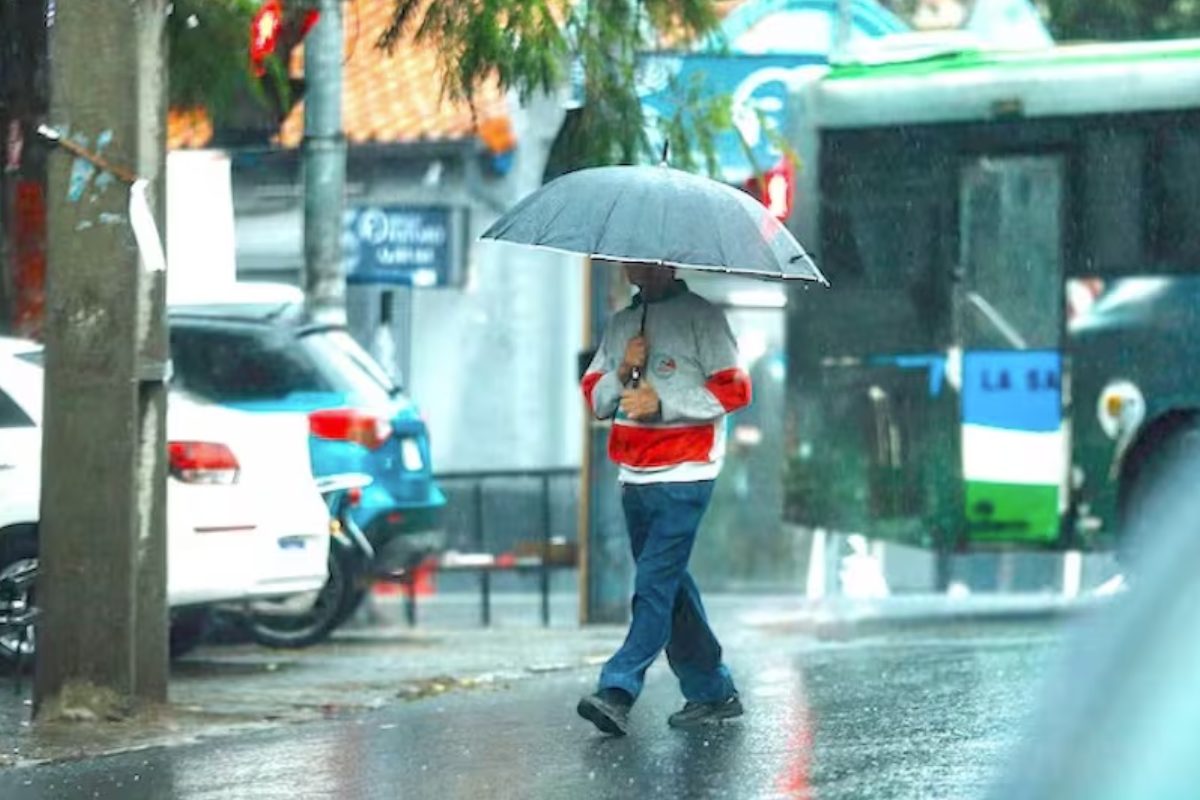 Meteorología prevé lluvias intensas y vientos de hasta 90 km/h