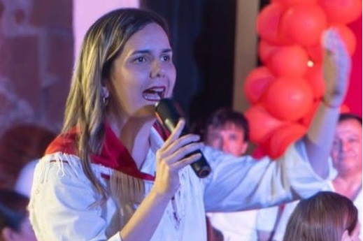 San Ignacio: escrachan a colorada por deuda en internas