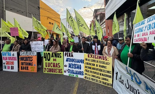 Docentes protestaron frente al MEC y exigieron mayor inversión en educación pública