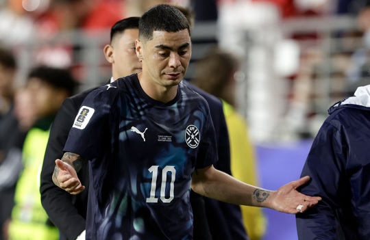 Almirón recibió una fecha de suspensión