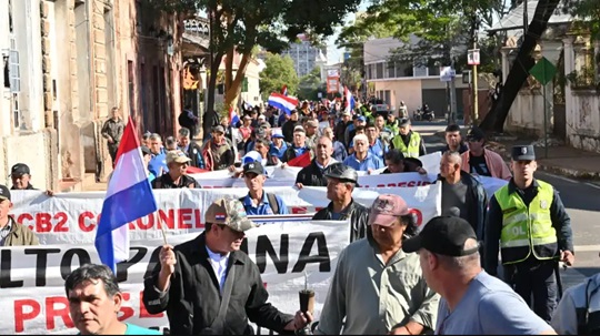 Veteranos del golpe de 1989 protestaron frente a Mburuvicha Róga