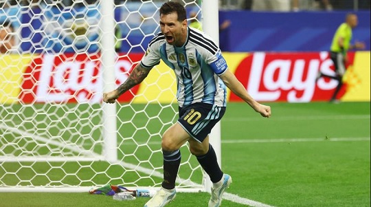 Messi hace historia: doblete y récord como máximo goleador de los Mundiales