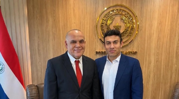 “Bachi” Núñez recibe en el Senado a influencer trumpista Joey Mannarino