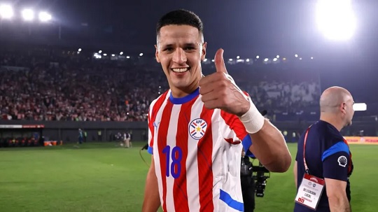Álex Arce gana terreno y apunta al debut de Paraguay ante Estados Unidos