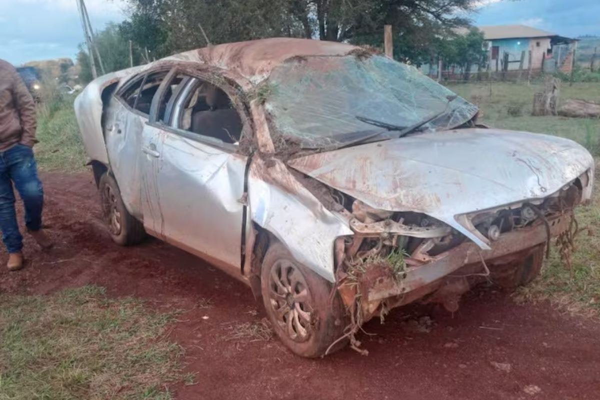 Dejó su auto en un taller y terminó destrozado tras un accidente en Itapúa