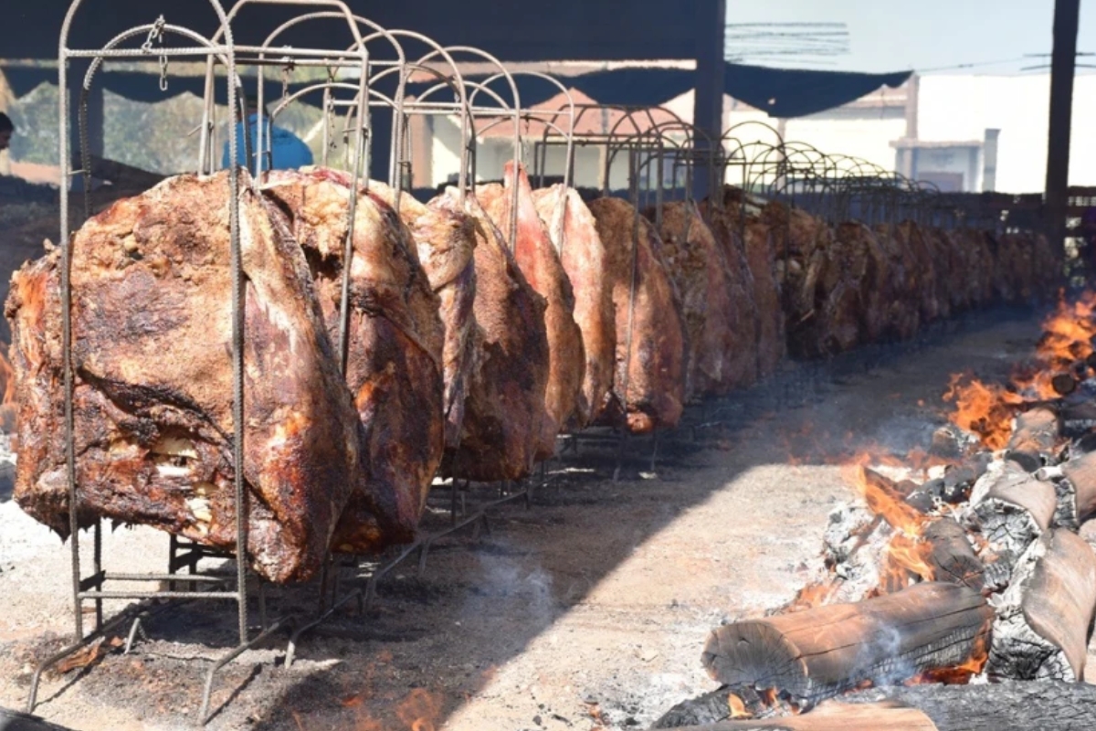 Fiesta de la Costilla de Naranjal prepara 7.000 kilos de asado este domingo