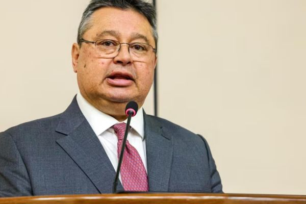 “Fueron unas caras vacaciones”: Filizzola cuestiona gestión de Leite en EE.UU.