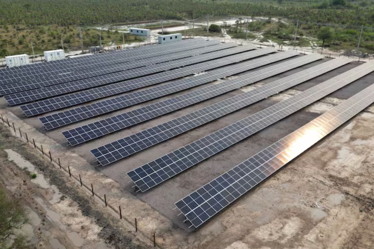 ANDE suspende licitación de planta solar tras protesta contra el pliego