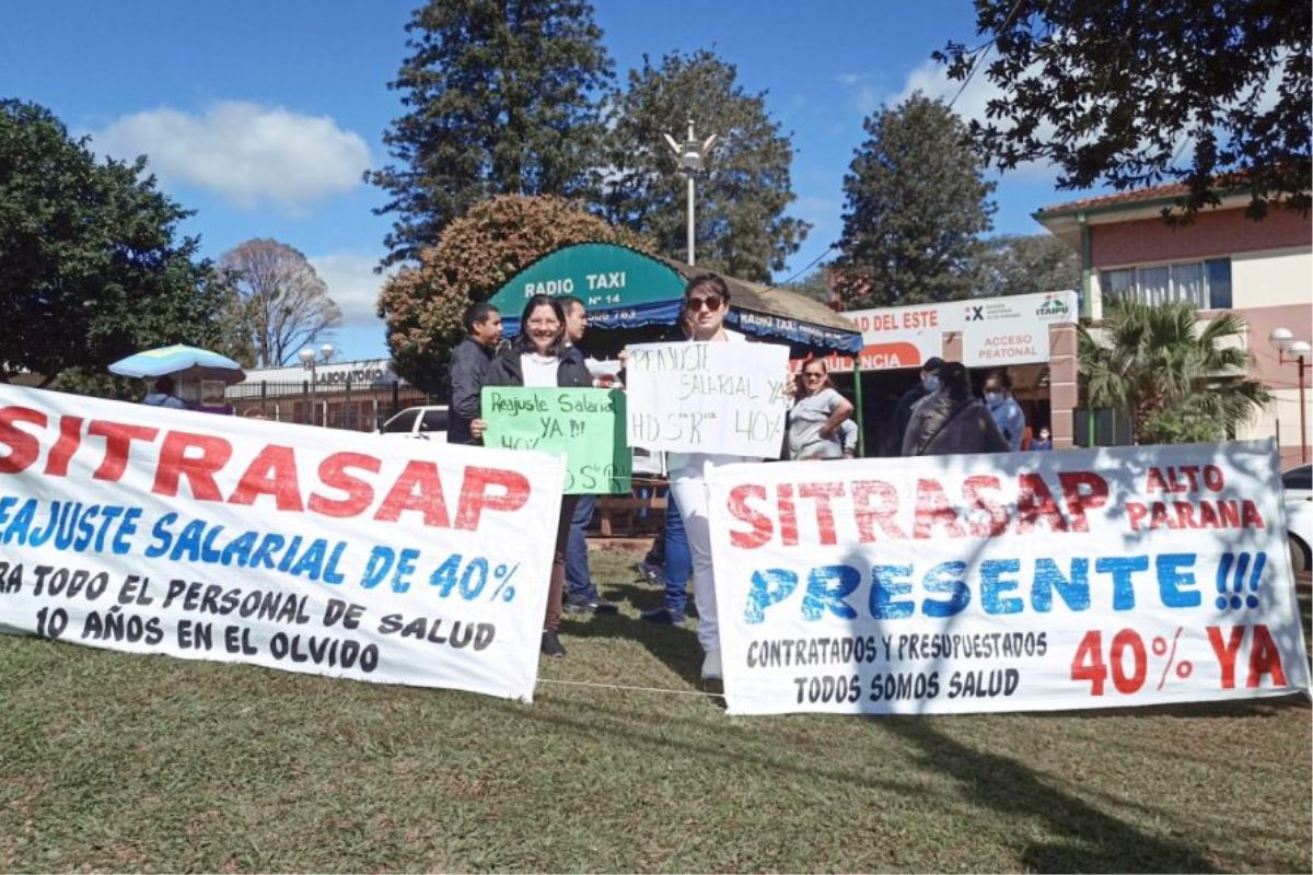Trabajadores de salud exigen reajuste salarial y estabilidad frente al Ministerio