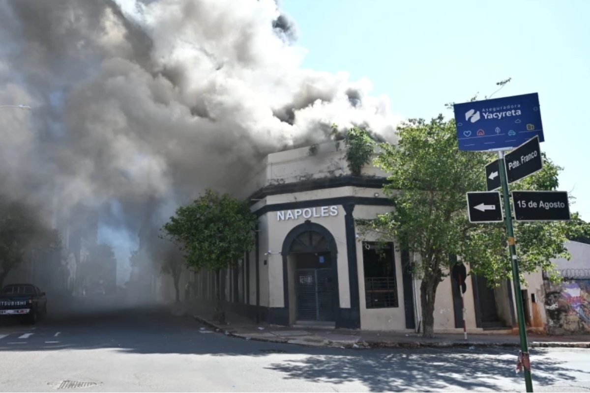Incendio consume la discoteca Nápoles en el microcentro
