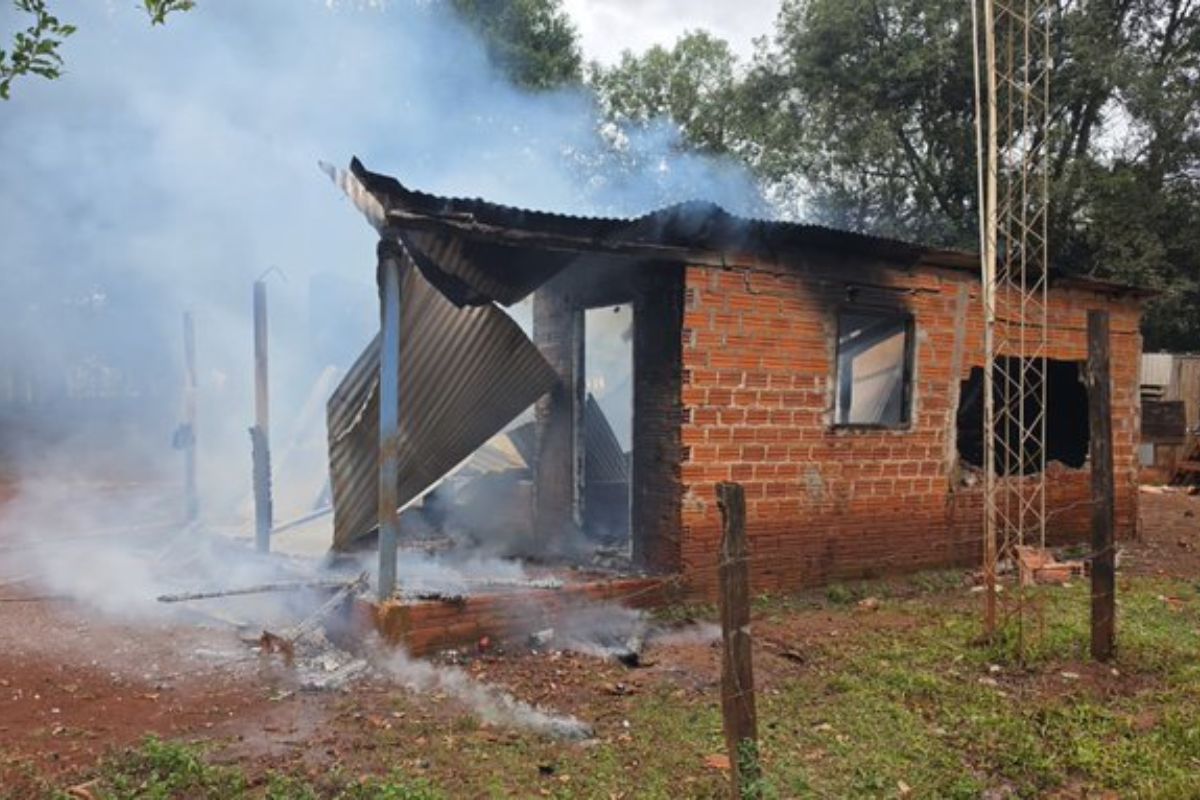 Niño de 10 años muere atrapado en incendio domiciliario en Itapúa