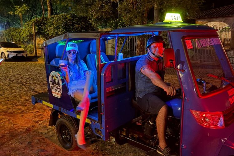 Mototaxi tuneado se vuelve furor en las noches de Asunción