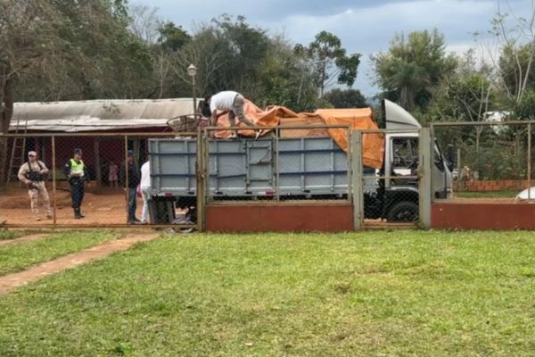 Denuncian que abogado intentó quedarse con la casa de una mujer que no sabe leer