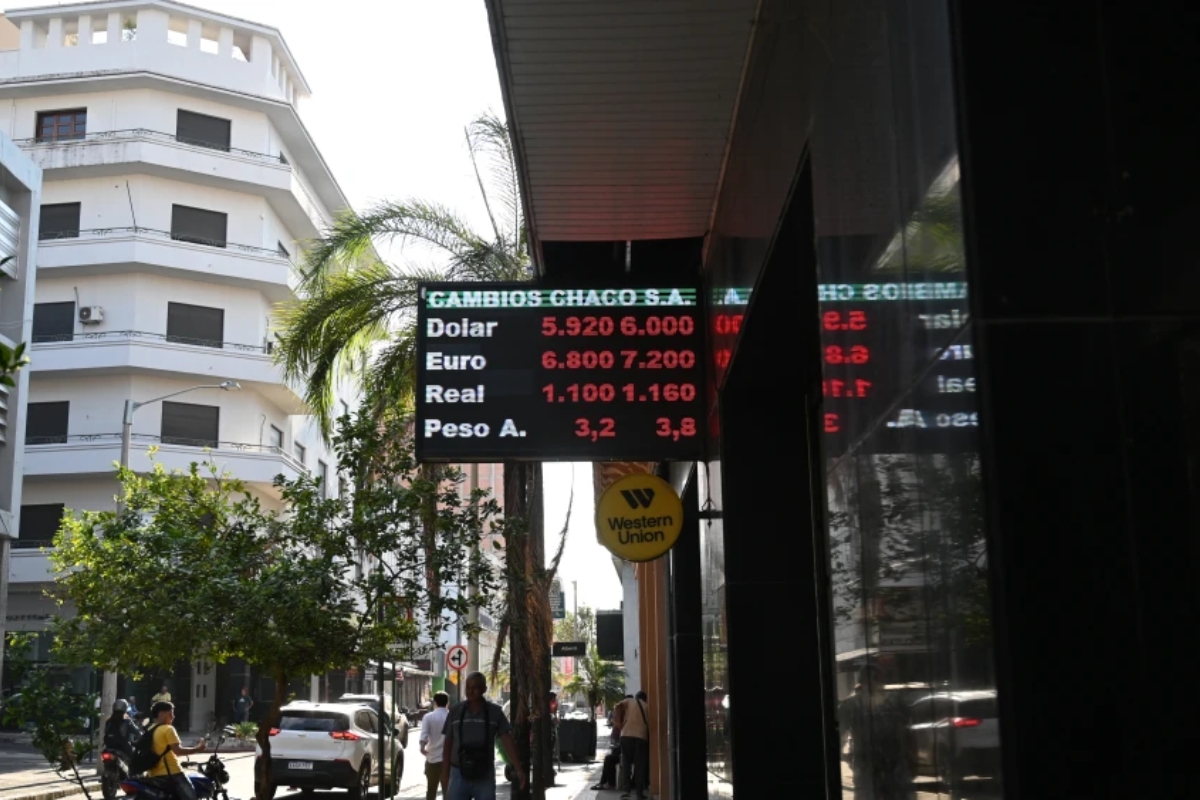 Dólar cae a G. 5.961 y alcanza su menor cotización en casi siete años