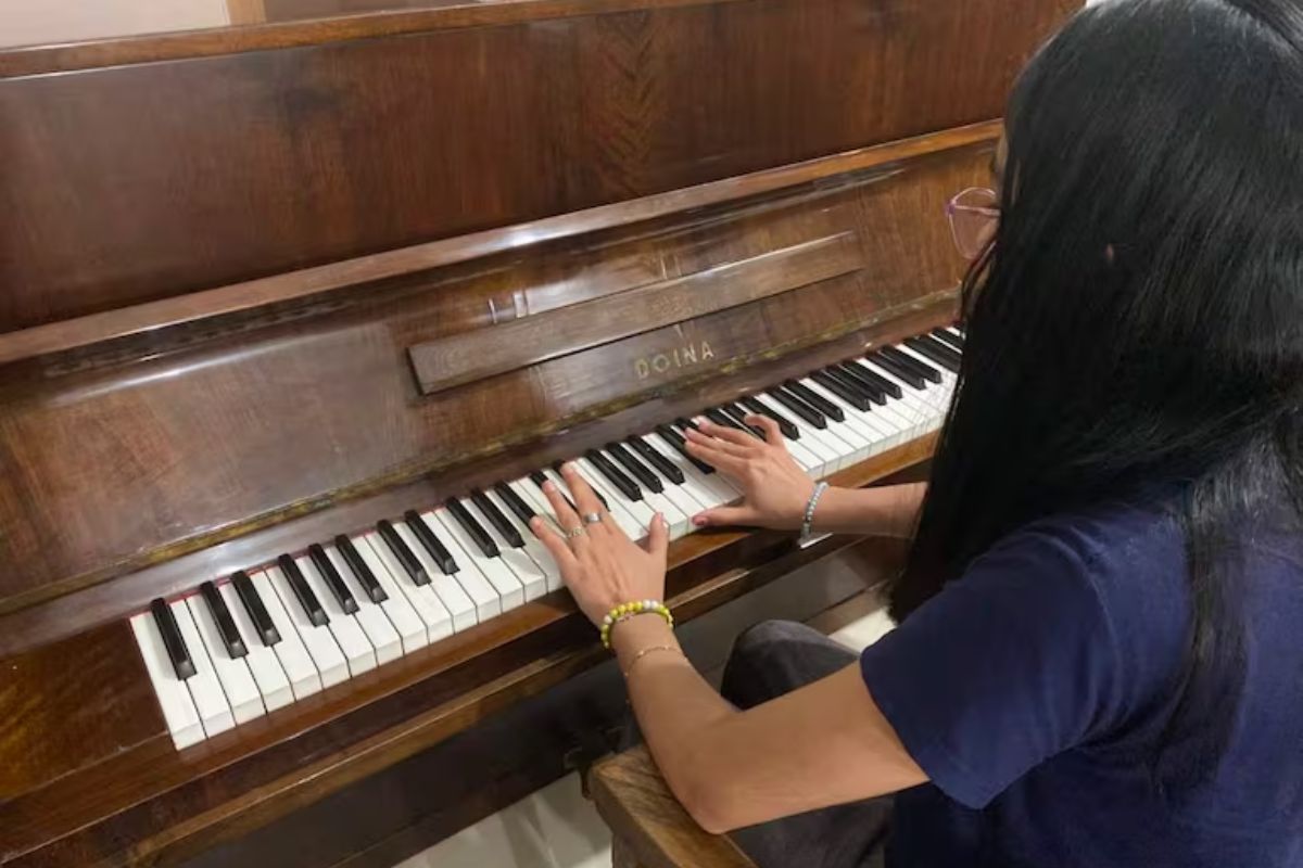 Familia sortea un piano para costear cirugía de su hija