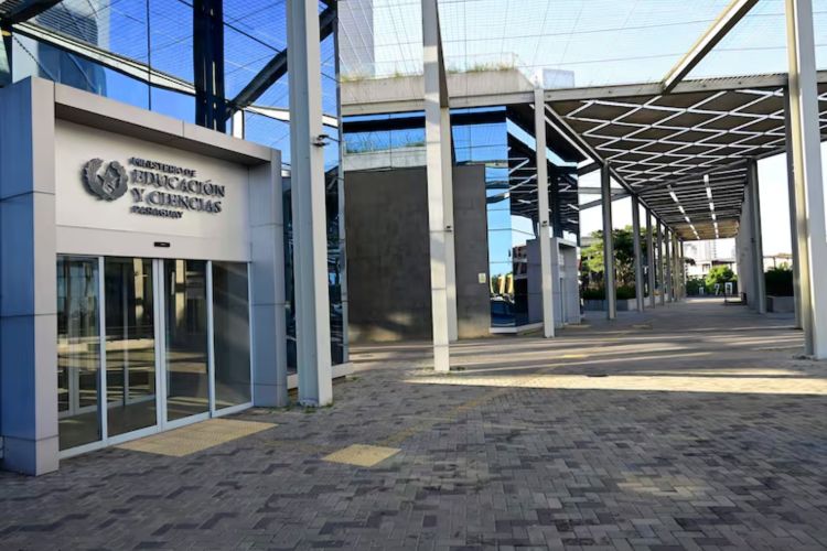 Fiscalía investiga más de 300 títulos falsos en el MEC