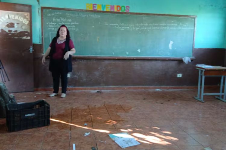 Más de 300 alumnos estudian entre peligros por obra inconclusa en CDE