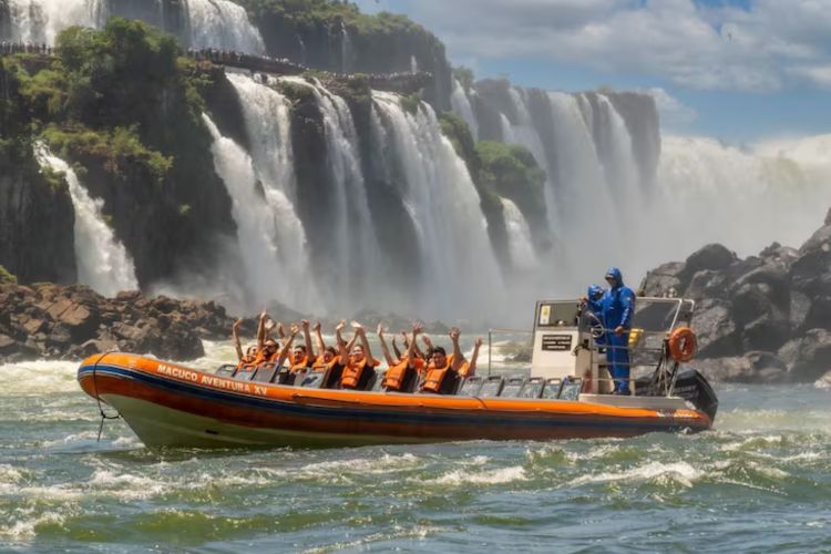 Trágico vuelco de embarcación en las Cataratas del Iguazú