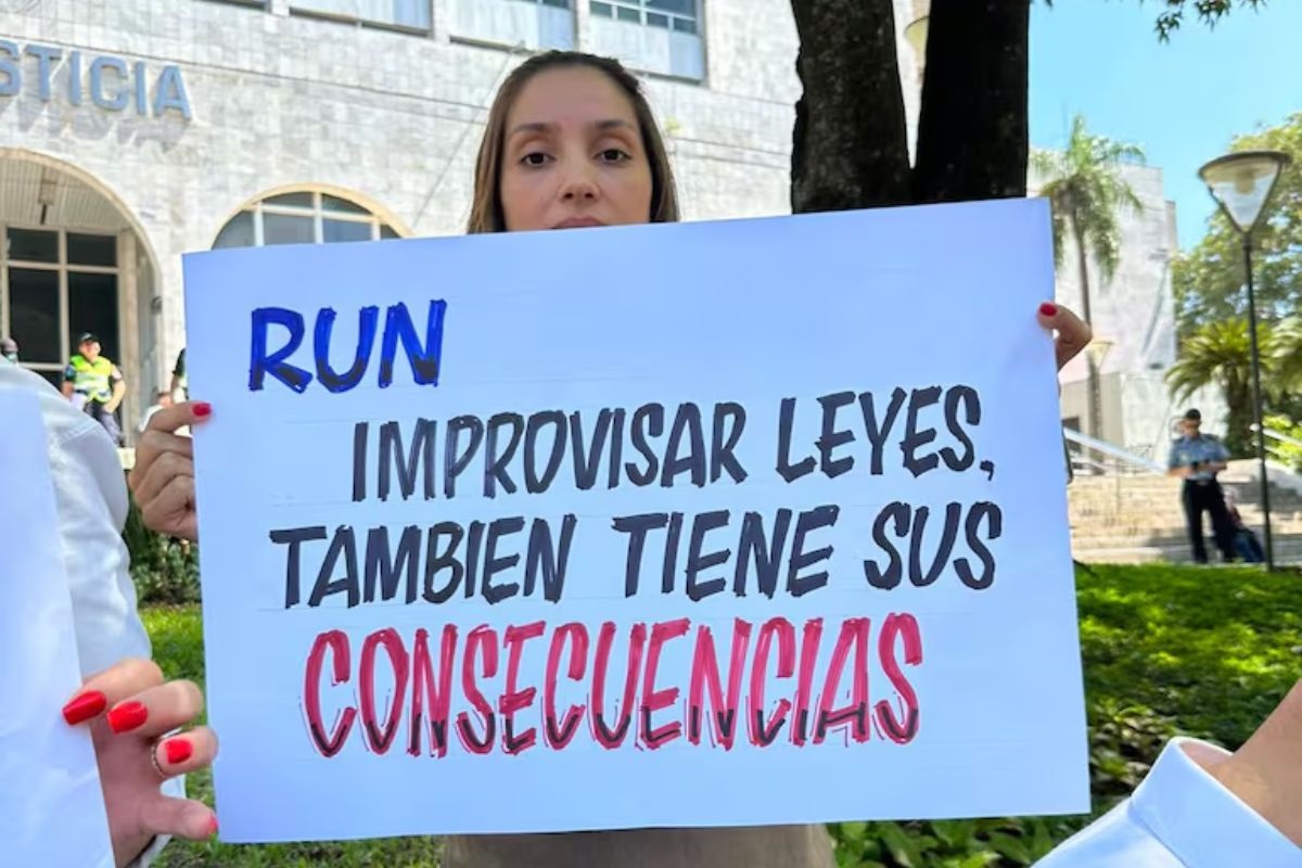 ¿Por qué se retrasan los trámites en el RUN?