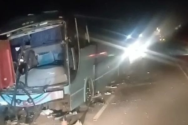 Choque entre bus y camión tumba deja un fallecido en Cerro Corá