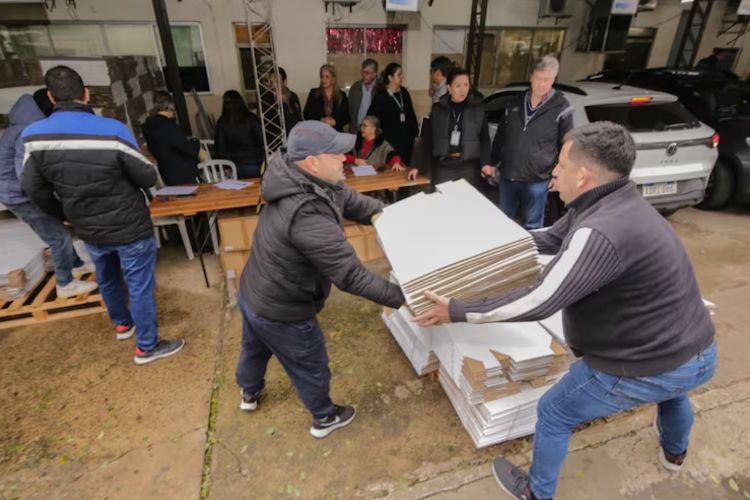 TSJE prepara maletines electorales para las elecciones municipales
