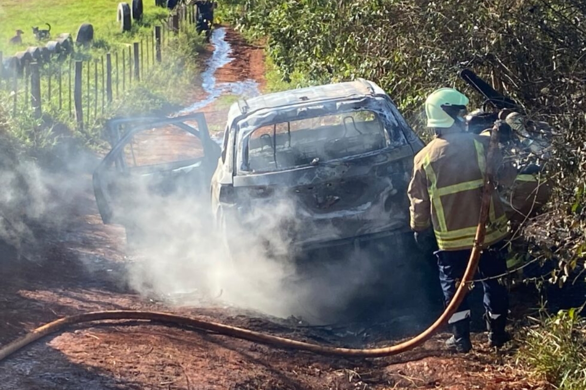 Falsos agentes de la SENAD cometen millonario asalto y queman vehículo en CDE