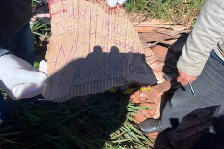 Hallan asesinada a mujer con mensaje de “Justicieros de la Frontera”