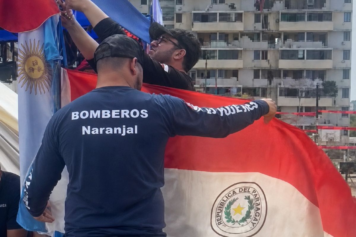 Bombero paraguayo ayuda en rescates tras terremotos en Venezuela