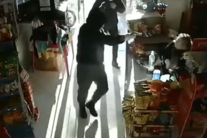 Asalto en Caacupé: delincuentes armados roban G. 11 millones de un comercio