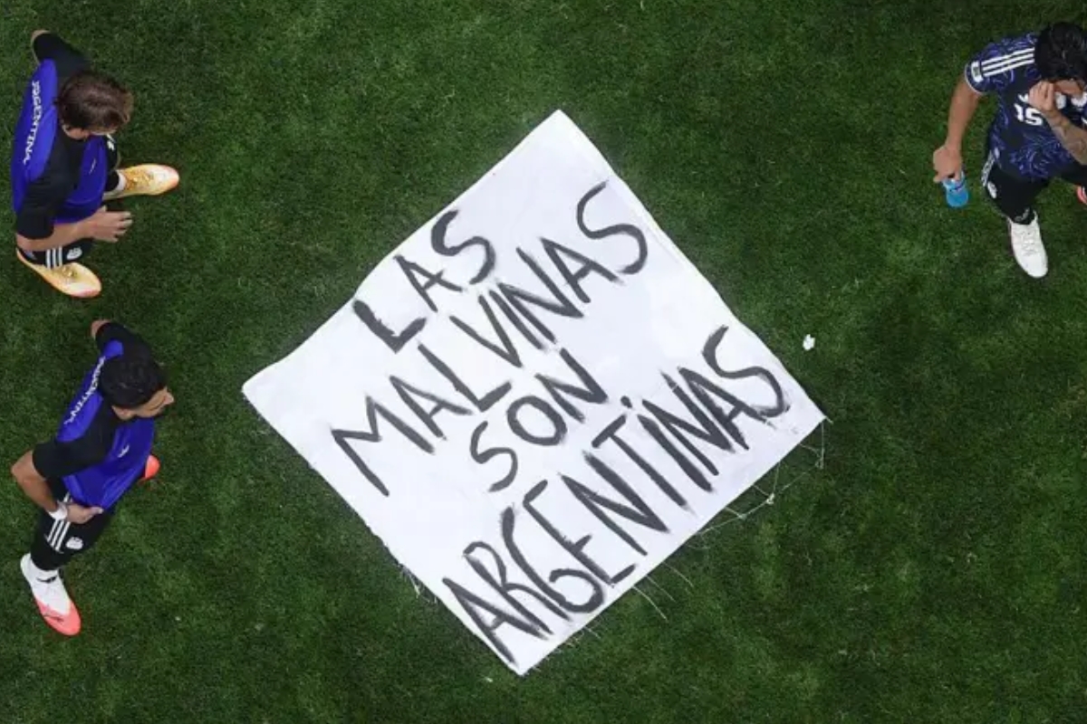 Reino Unido pide a la FIFA investigar a Argentina por pancarta de Malvinas