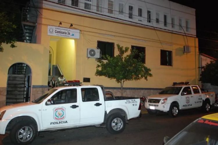Periodista denuncia agresión policial tras cubrir incendio en Asunción
