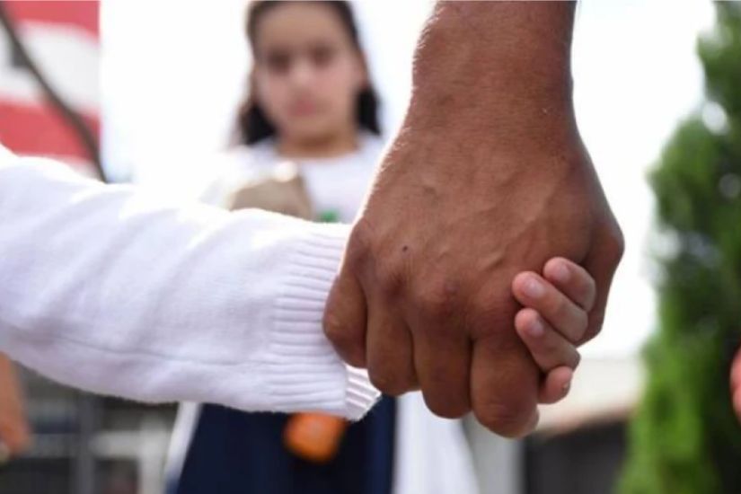 Multan a un padre por impedir que sus hijos vean a su madre