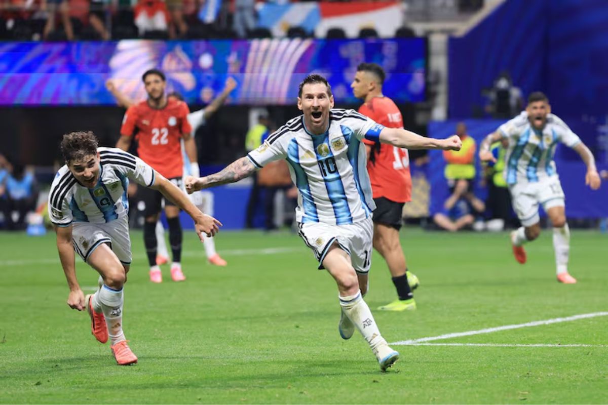 Argentina remonta ante Egipto y avanza a cuartos con otra épica de Messi