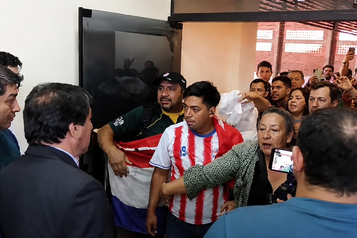 Ypané: Disputa por la Intendencia termina a los golpes entre liberales y colorados