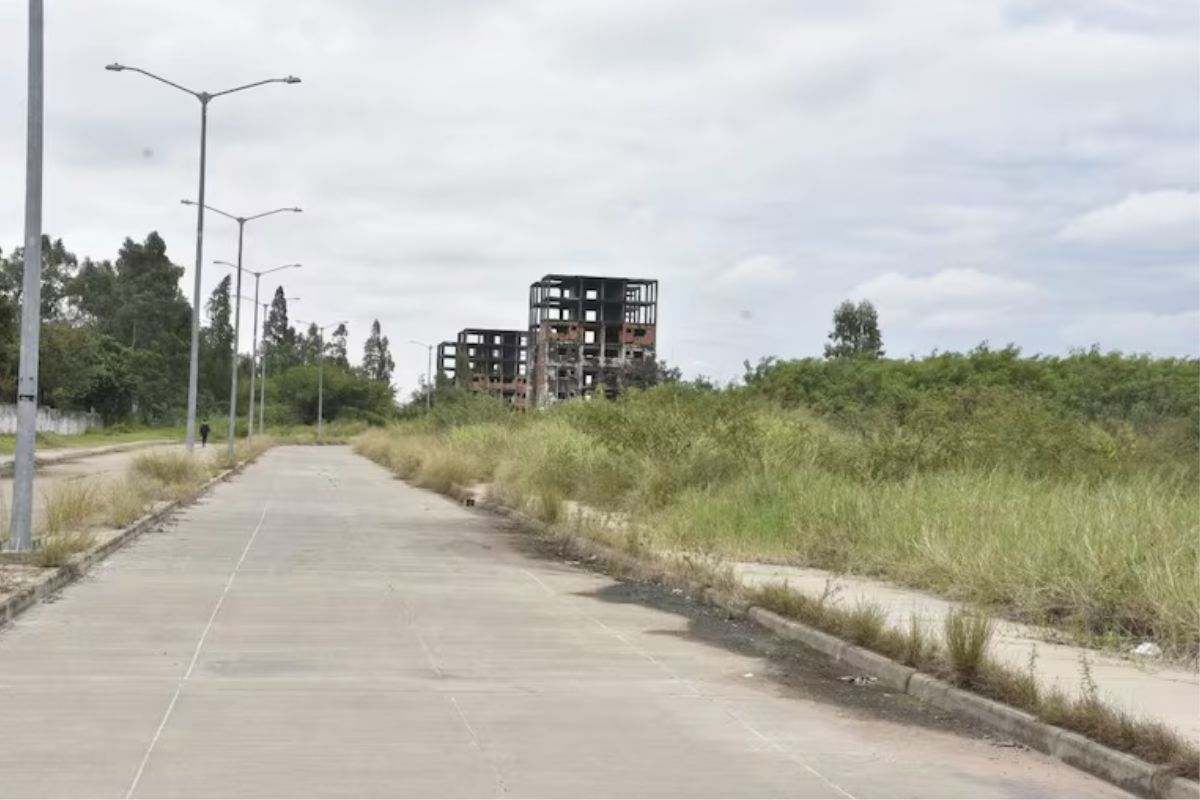 MUVH promete licitar viviendas tras una década de espera