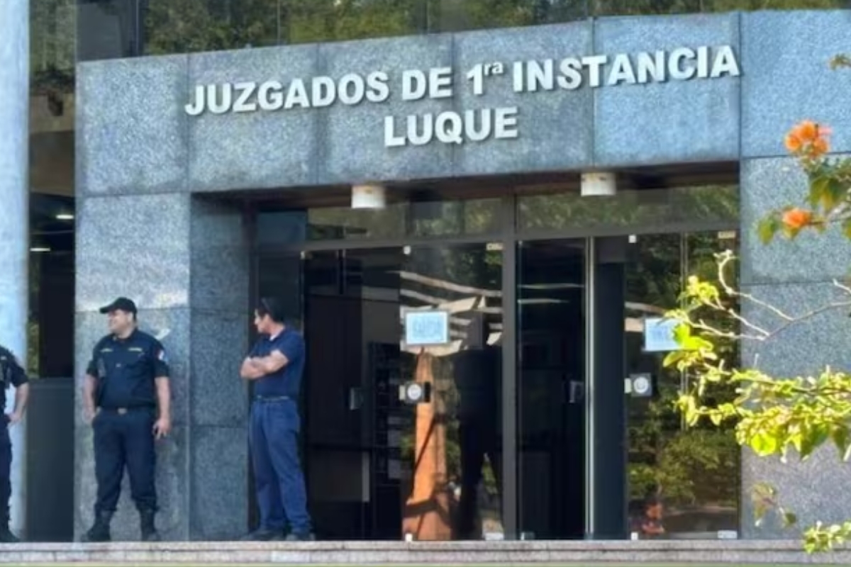 Mujer dispara contra su exmarido en el Palacio de Justicia de Luque