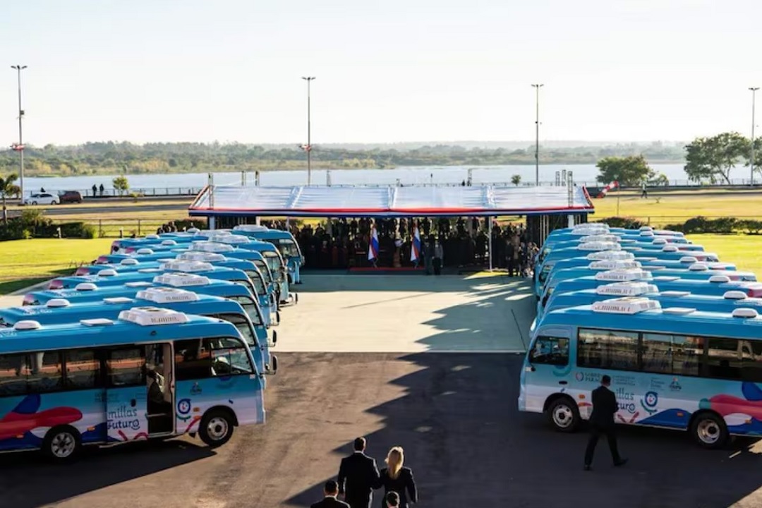 ¿Qué son los bibliobuses presentados por el Gobierno?