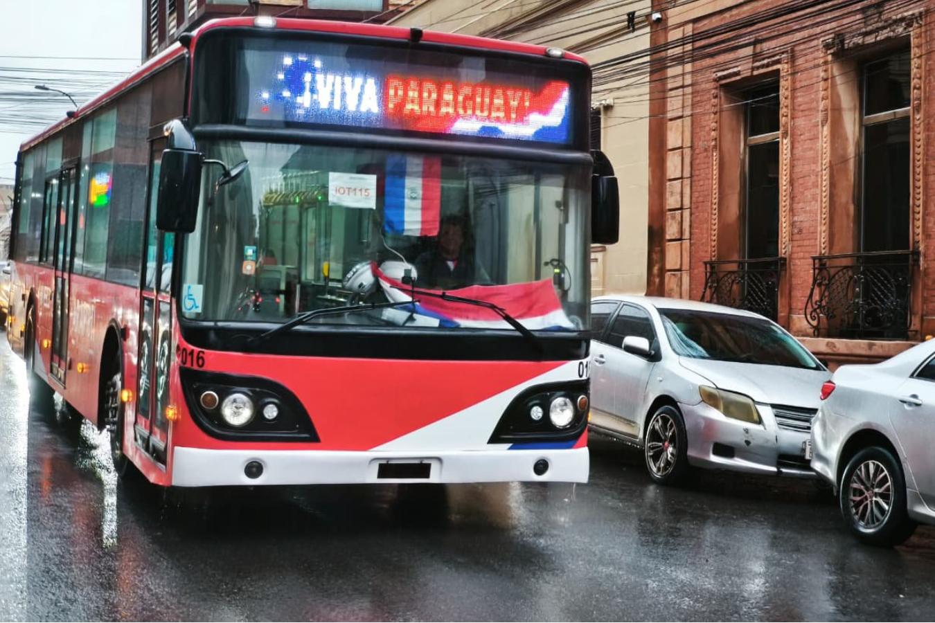 Habrá buses eléctricos y Red Búho hasta las 02:00 tras el partido de la Albirroja