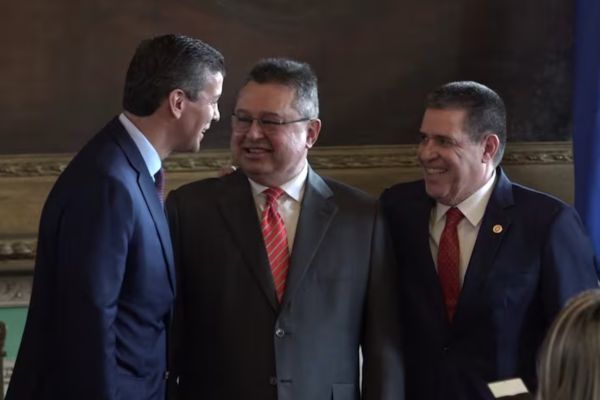 Leite abandona la Embajada en EE.UU. y vuelve al Senado