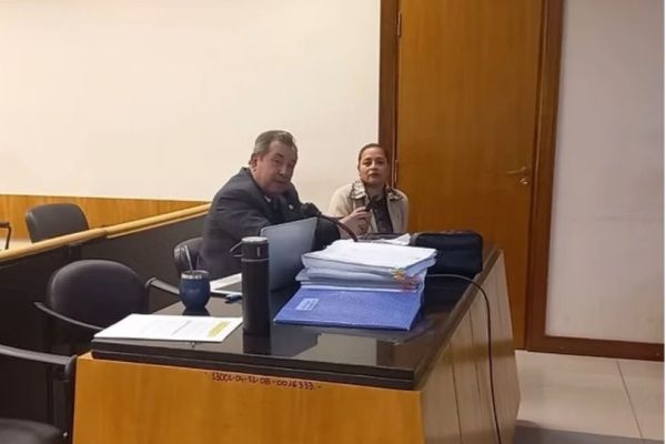 Condenan a exsecretaria que faltó cinco meses y siguió cobrando