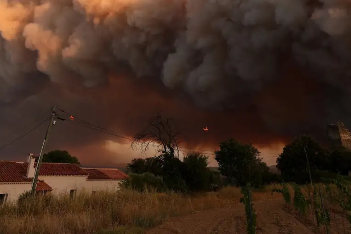 Incendio forestal arrasa 1.700 hectáreas y obliga a evacuar cientos de personas en Francia