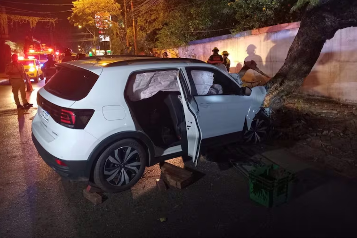 Choque contra un árbol en avenida España deja un fallecido en Asunción