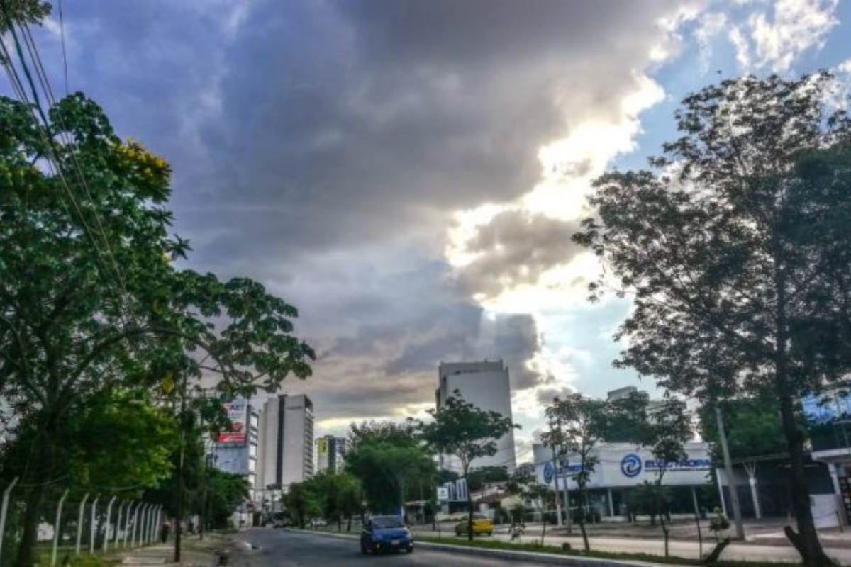 Martes con ambiente cálido a caluroso