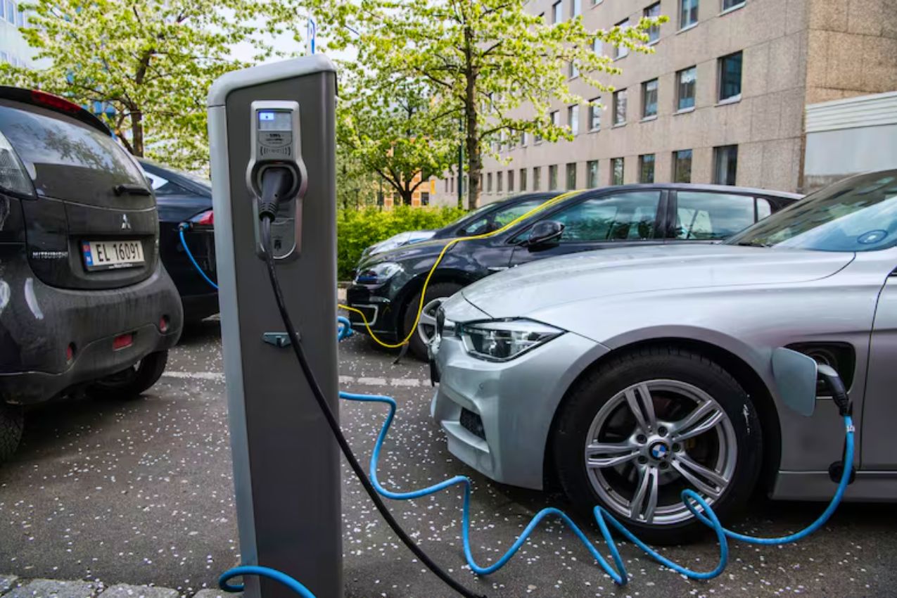 Importación de autos eléctricos creció 65,7% en el país