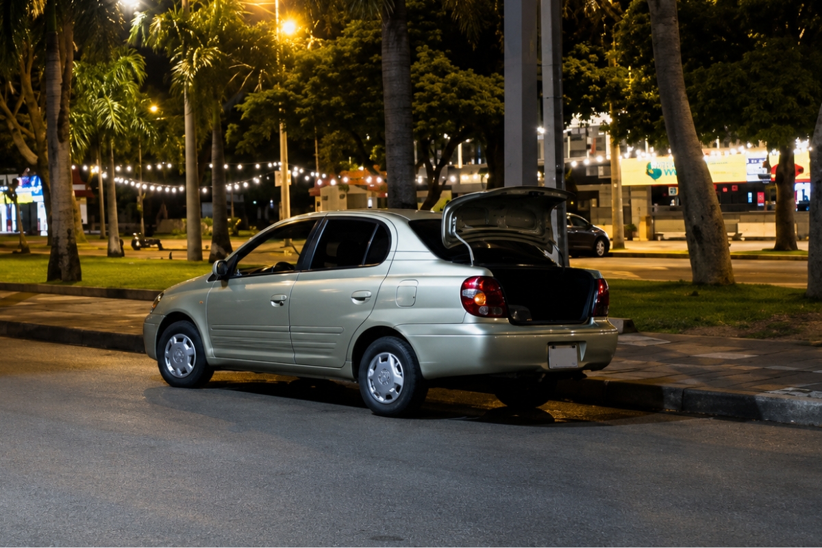 Lambaré: Hombre se quedó dormido en su auto con las ventanillas y baulera abiertas